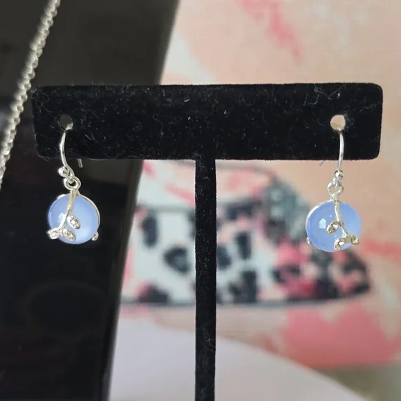 Unbranded Blue Opalescent Pendant Necklace & Drop Earrings Set Silver Tone Flora - Picture 6 of 8